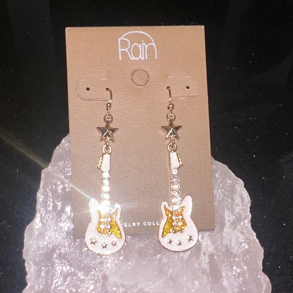 Bling Jewelry glittery “Rain” White and gold Guitar Drop Earrings NWT